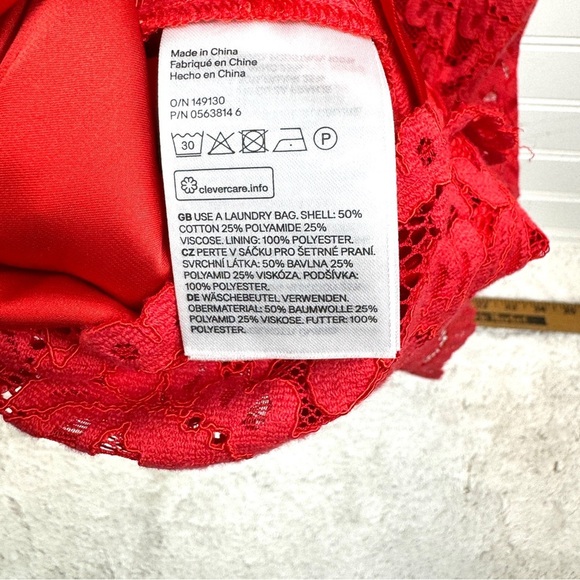 H&M Women’s Red Lace Dress Long sleeve Open Back Knee Length Gold label Sz 4 - Picture 10 of 14